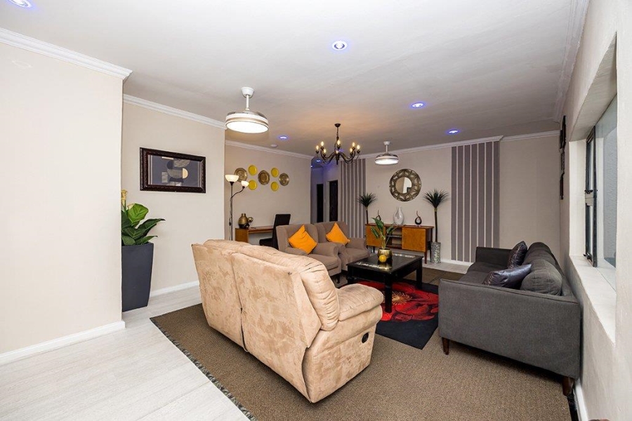 10 Bedroom Property for Sale in Milnerton Western Cape